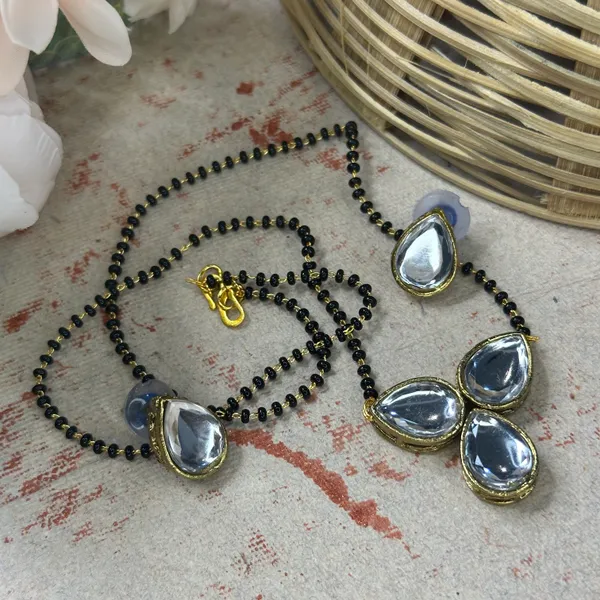Gold_And_Black_Alloy_Jewellery_Set_For_Women