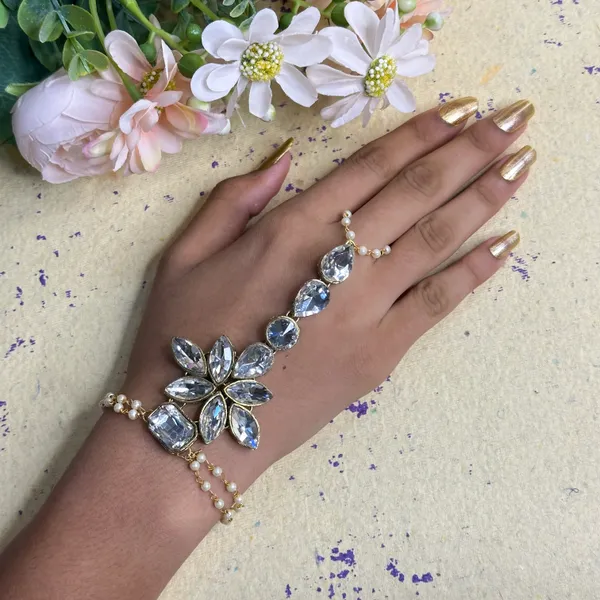 Gold_Alloy_Charm_Bracelet_For_Women
