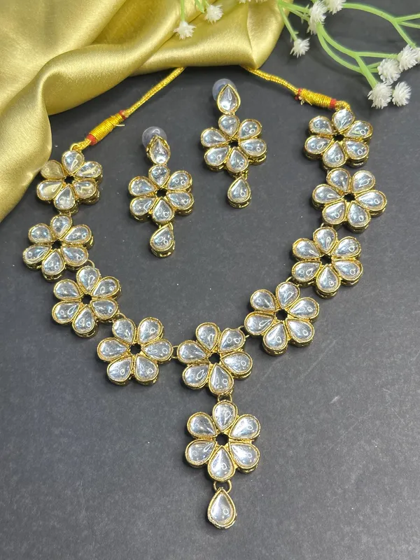 Traditional_Copper_Plated_Pachi_Enamel_Crafted_Flower_Necklace