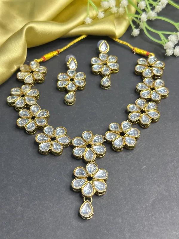Traditional_Copper_Plated_Pachi_Enamel_Crafted_Flower_Necklace