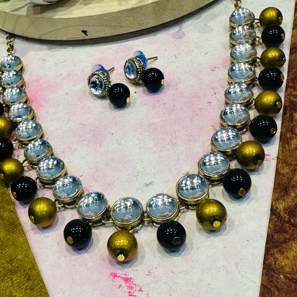 Gold_Black_Alloy_Copper_Jewellery_Set_For_Women