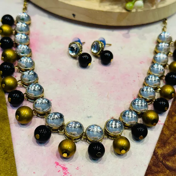 Gold_Black_Alloy_Copper_Jewellery_Set_For_Women