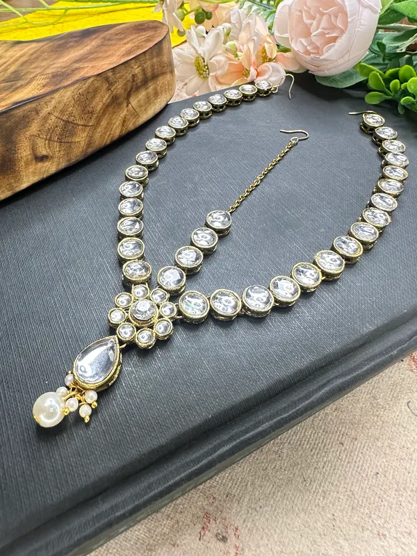 White_Alloy_Maang_Tikka_For_Women
