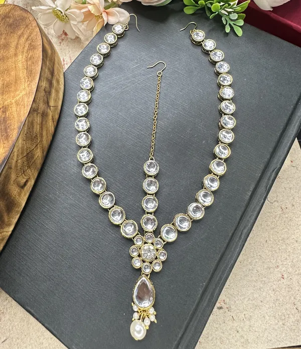White_Alloy_Maang_Tikka_For_Women