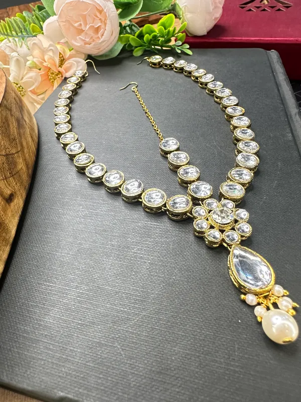 White_Alloy_Maang_Tikka_For_Women