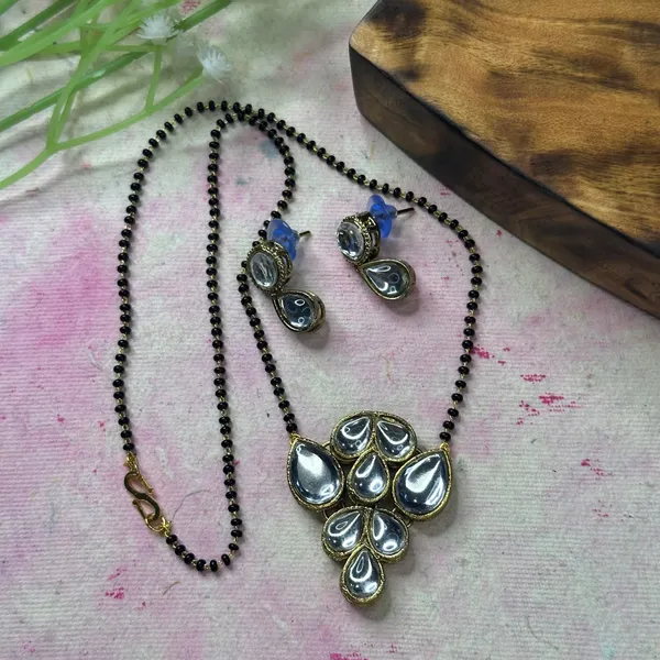 18_Inch_Allure_Fusion_Daily_Wear_Kundan_Mangalsutra_For_Women