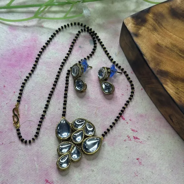 18_Inch_Allure_Fusion_Daily_Wear_Kundan_Mangalsutra_For_Women