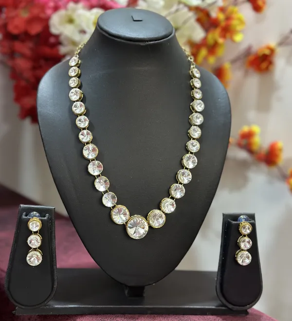 Dhivara_Kundan_And_Alloy_Jewellery_Set_For_Women