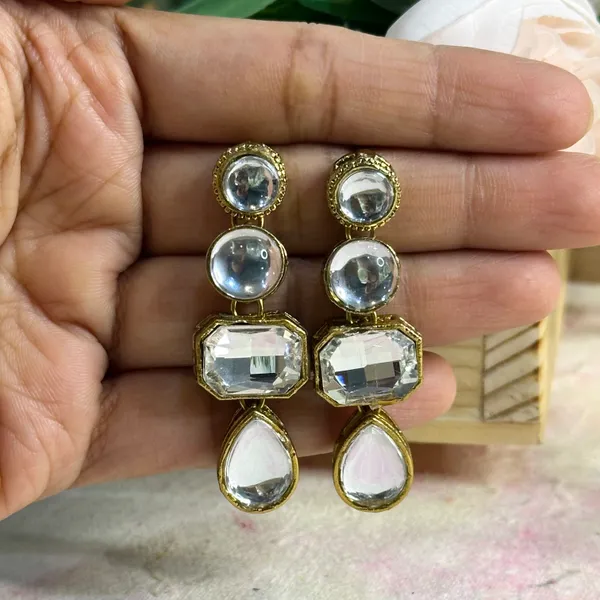 Kundan_And_Alloy_Earring_For_Women