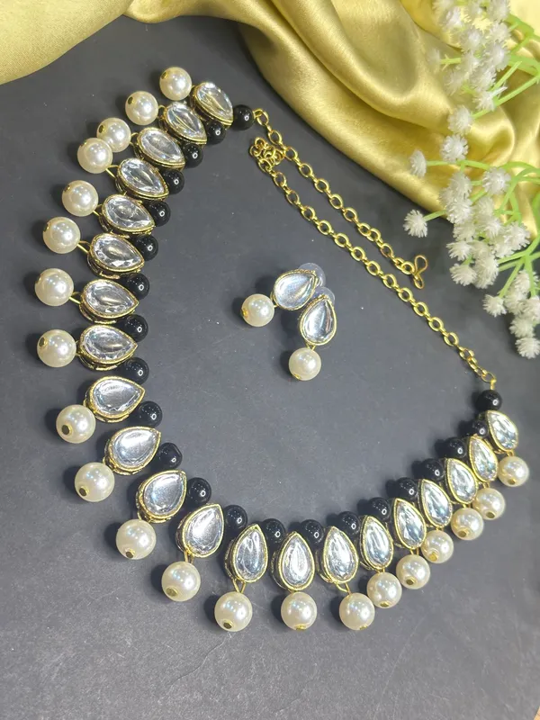 Black_White_Alloy_Jewellery_Set_For_Women_|_Necklace_And_Earings