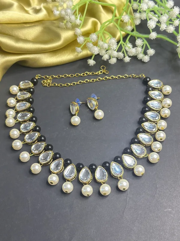 Black_White_Alloy_Jewellery_Set_For_Women_|_Necklace_And_Earings