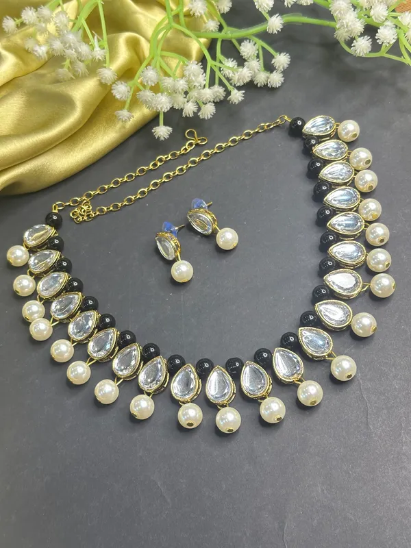 Black_White_Alloy_Jewellery_Set_For_Women_|_Necklace_And_Earings