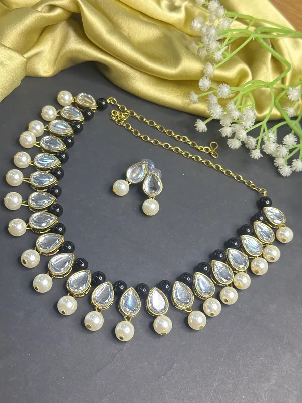 Black_White_Alloy_Jewellery_Set_For_Women_|_Necklace_And_Earings