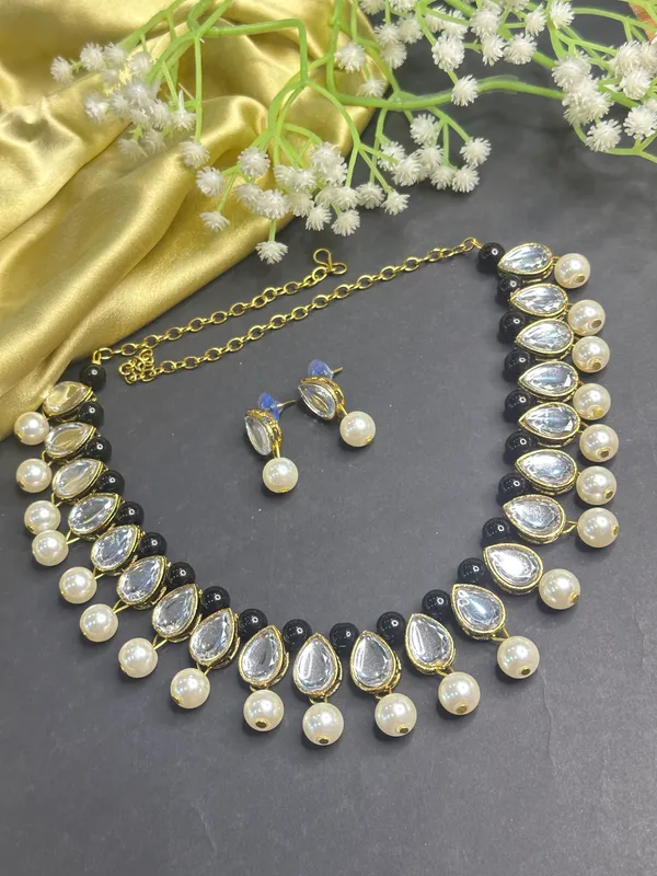 Black_White_Alloy_Jewellery_Set_For_Women_|_Necklace_And_Earings