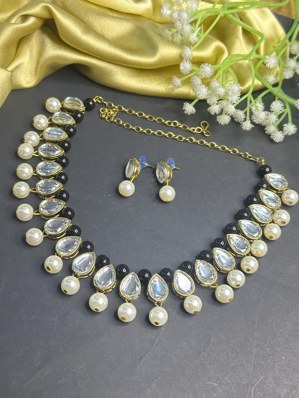 Black_White_Alloy_Jewellery_Set_For_Women_|_Necklace_And_Earings