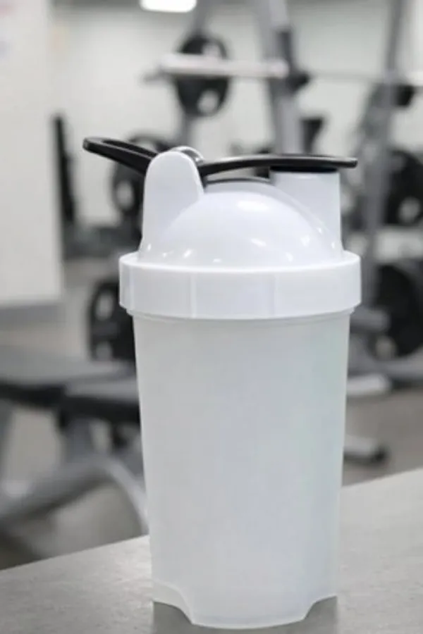 Protein_Shaker_Bottle_With_Storage_Compartment_White