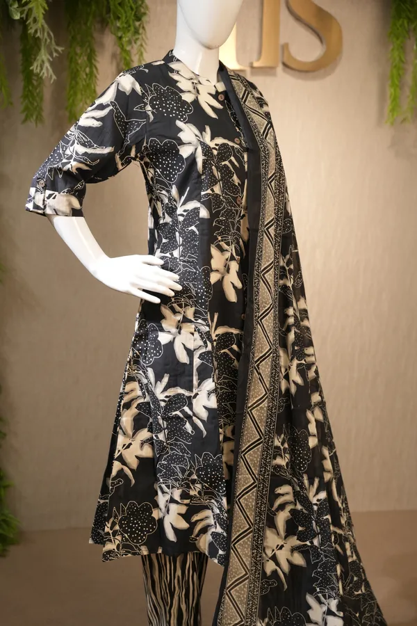 Black_Cotton_Suit_For_Women