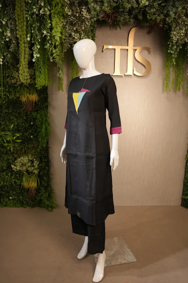 Black_Cotton_Suit_For_Women