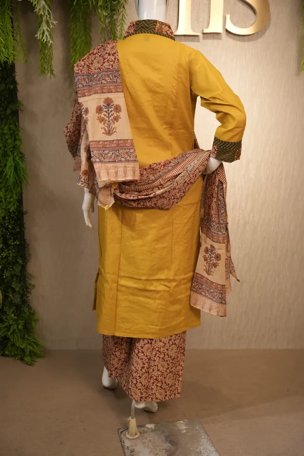 Yellow_Cotton_Printed_Suit_With_Dupatta_For_Women