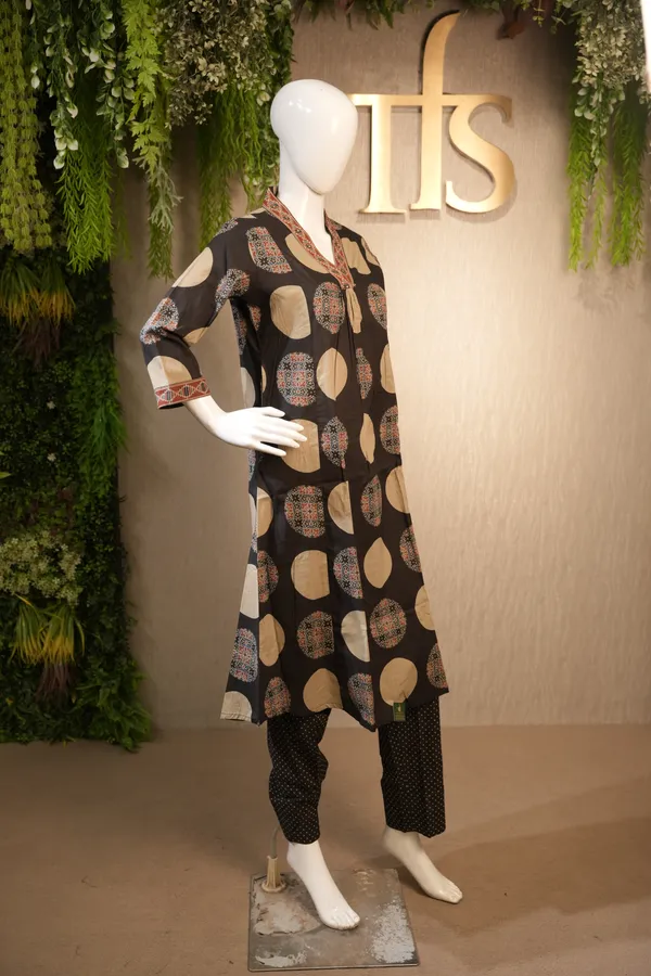 Black_Cotton_Suit_For_Women