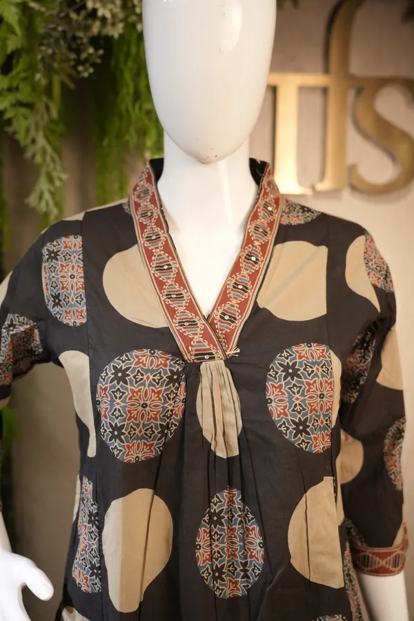 Black_Cotton_Suit_For_Women