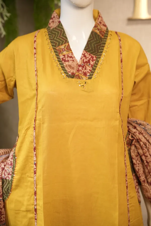 Yellow_Cotton_Printed_Suit_With_Dupatta_For_Women