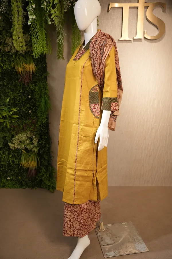 Yellow_Cotton_Printed_Suit_With_Dupatta_For_Women