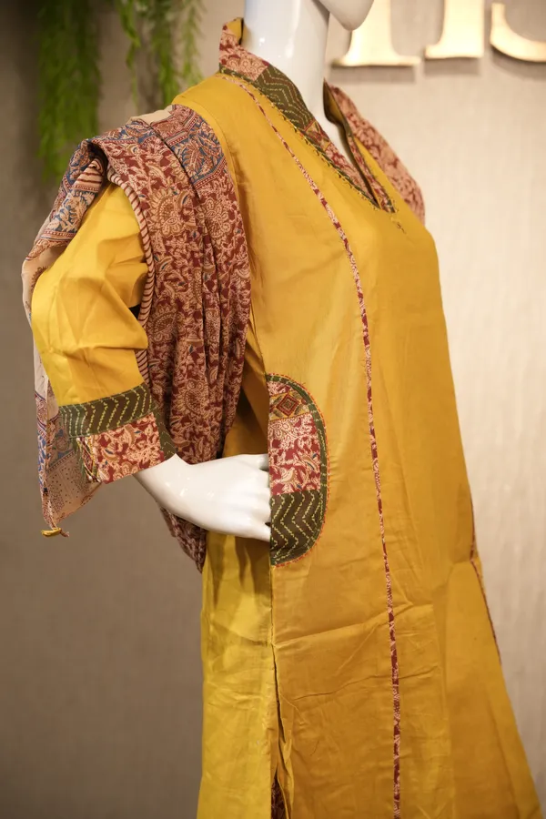 Yellow_Cotton_Printed_Suit_With_Dupatta_For_Women