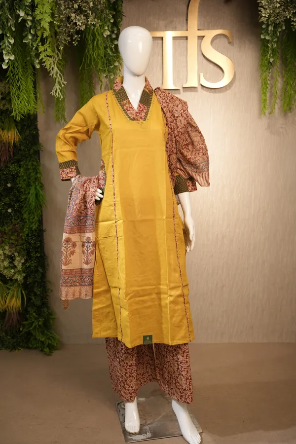 Yellow_Cotton_Printed_Suit_With_Dupatta_For_Women