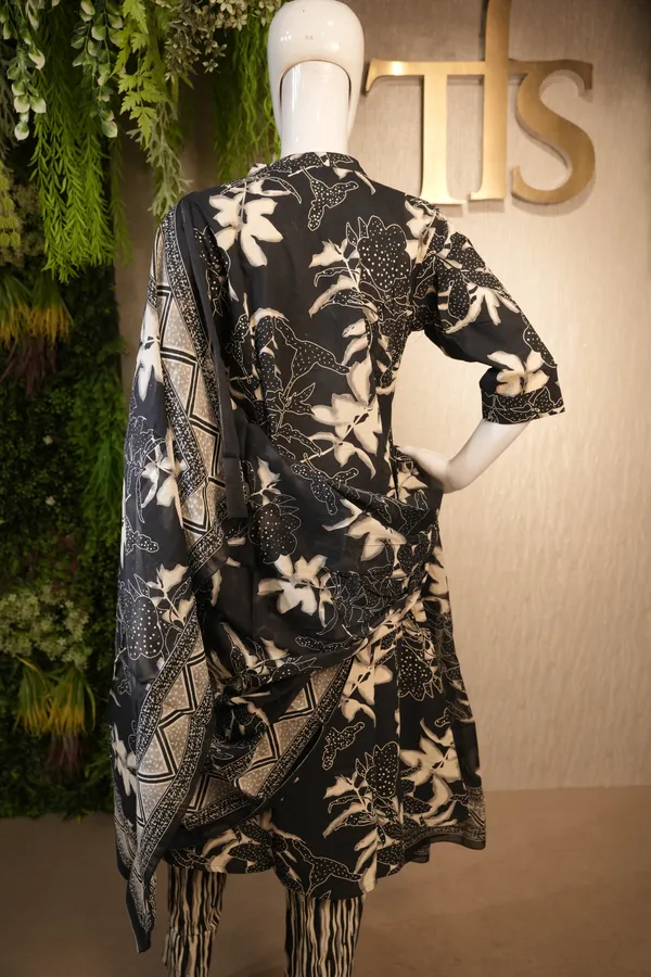 Black_Cotton_Suit_For_Women