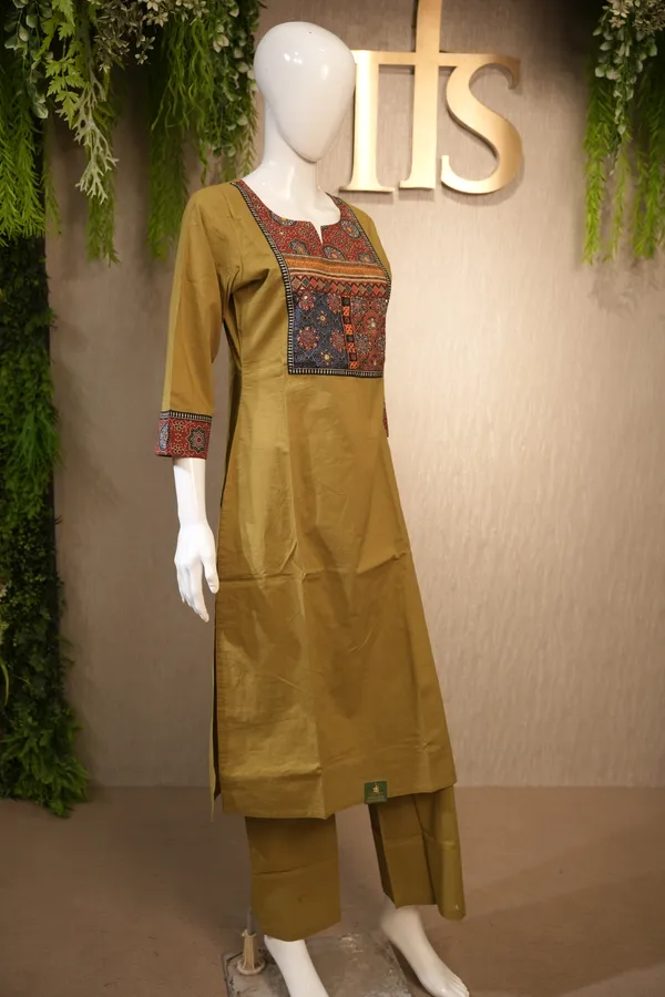 Mehandi_Green_Cotton_Suit_With_Painted_Dupatta_For_Women