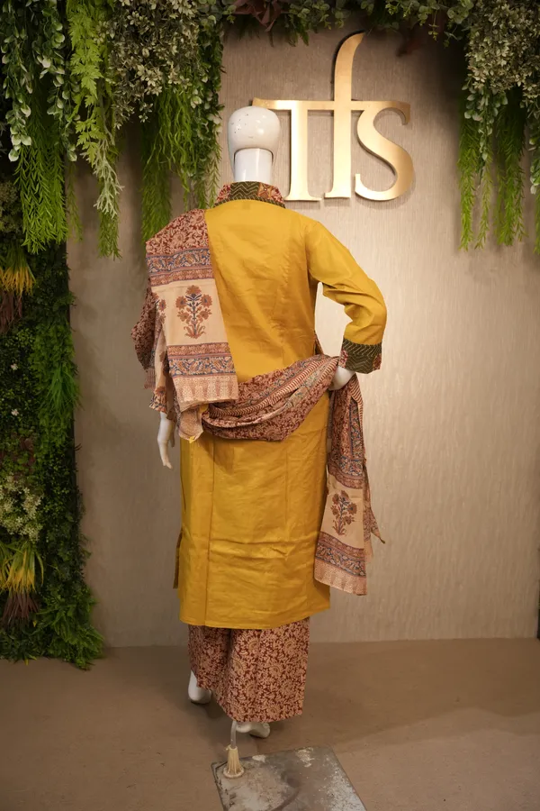 Yellow_Cotton_Printed_Suit_With_Dupatta_For_Women