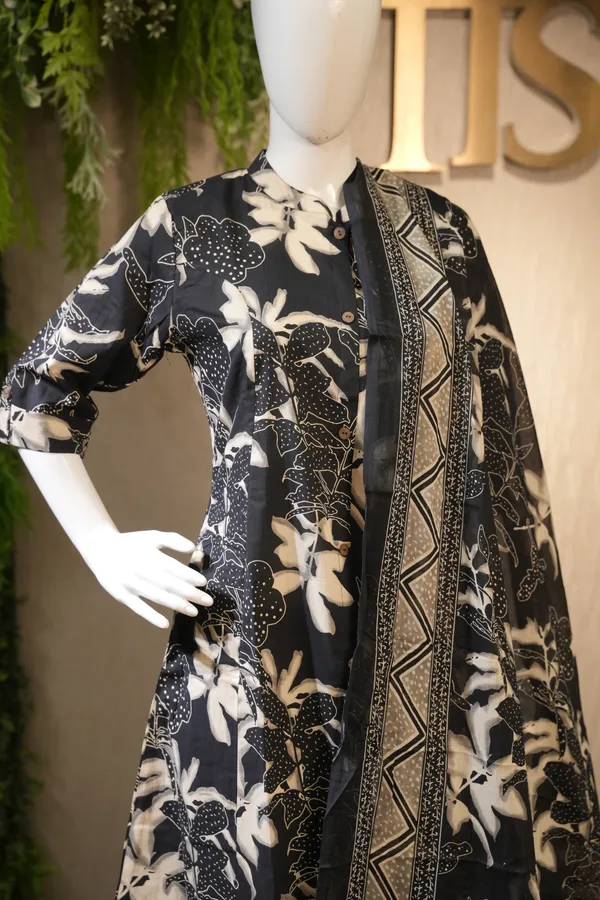 Black_Cotton_Suit_For_Women
