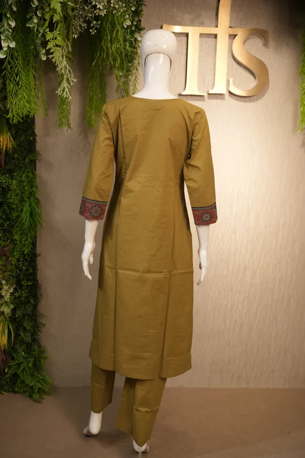 Mehandi_Green_Cotton_Suit_With_Painted_Dupatta_For_Women
