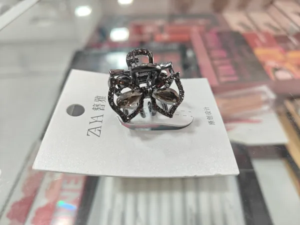 Black_Metal_Scorpion_Decorative_claw_clip
