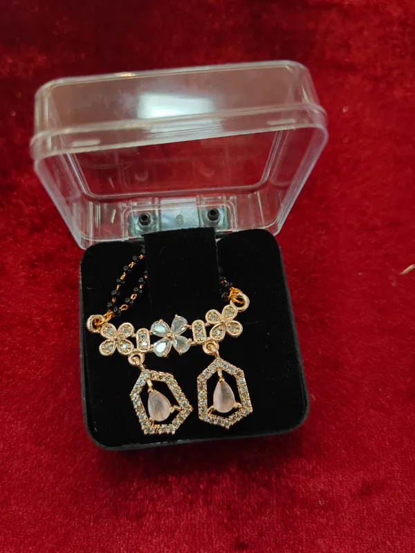 Golden_Floral_Crystal_Drop_Earrings