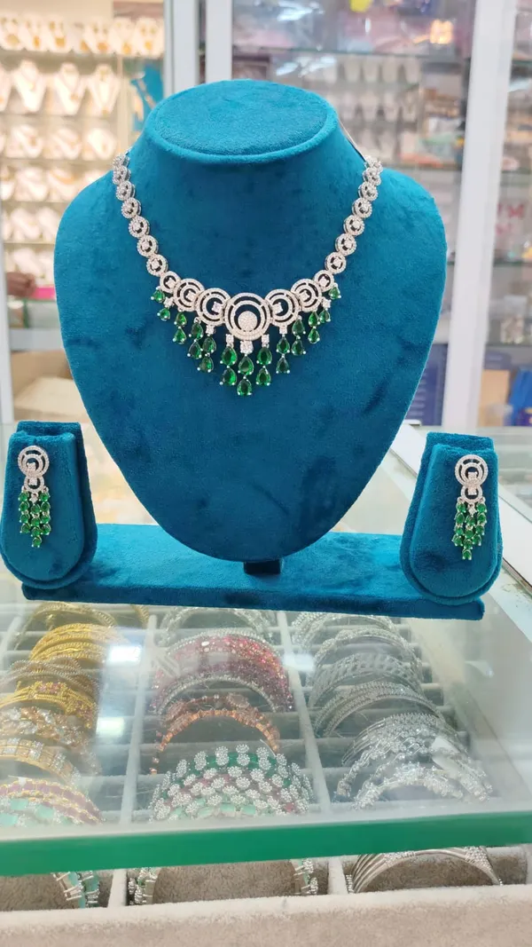 Silver_Tone_Green_Stone_Studded_Necklace_Set_with_Earrings