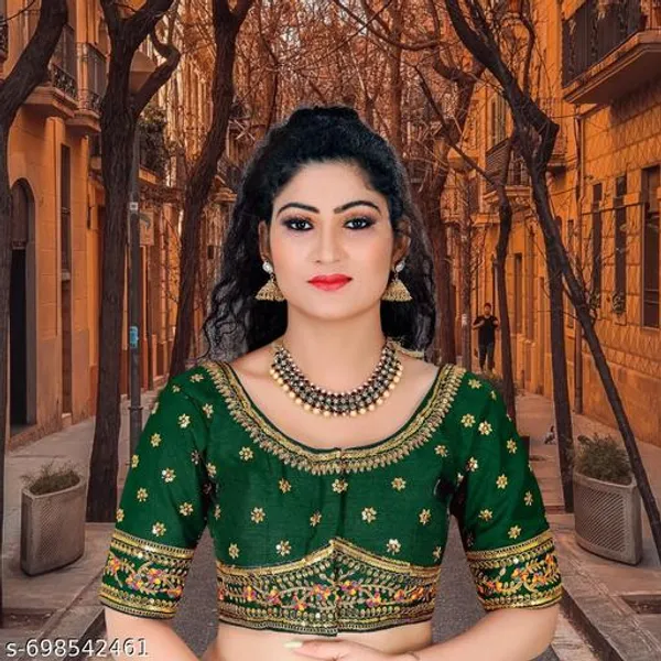 Latest_And_Graceful_Blouse_Design_Unique_Blouse