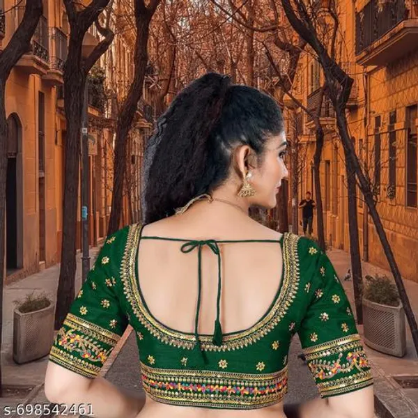 Latest_And_Graceful_Blouse_Design_Unique_Blouse