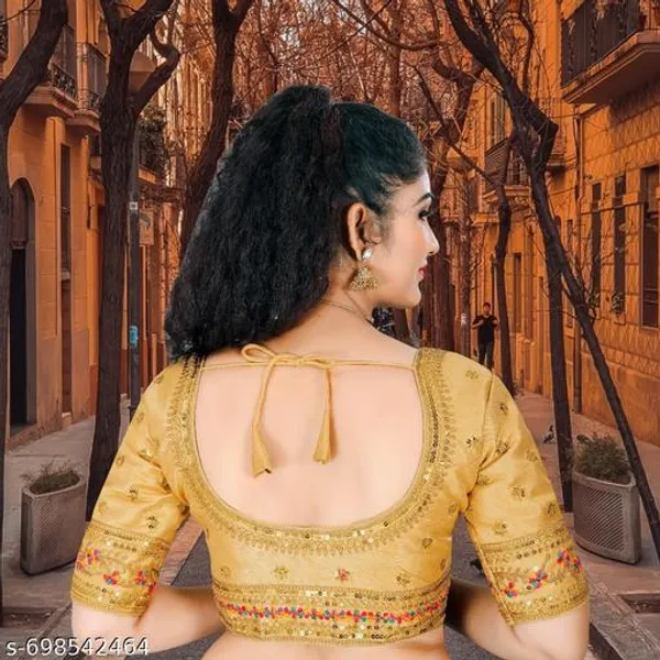 Latest_And_Graceful_Blouse_Design_Unique_Blouse