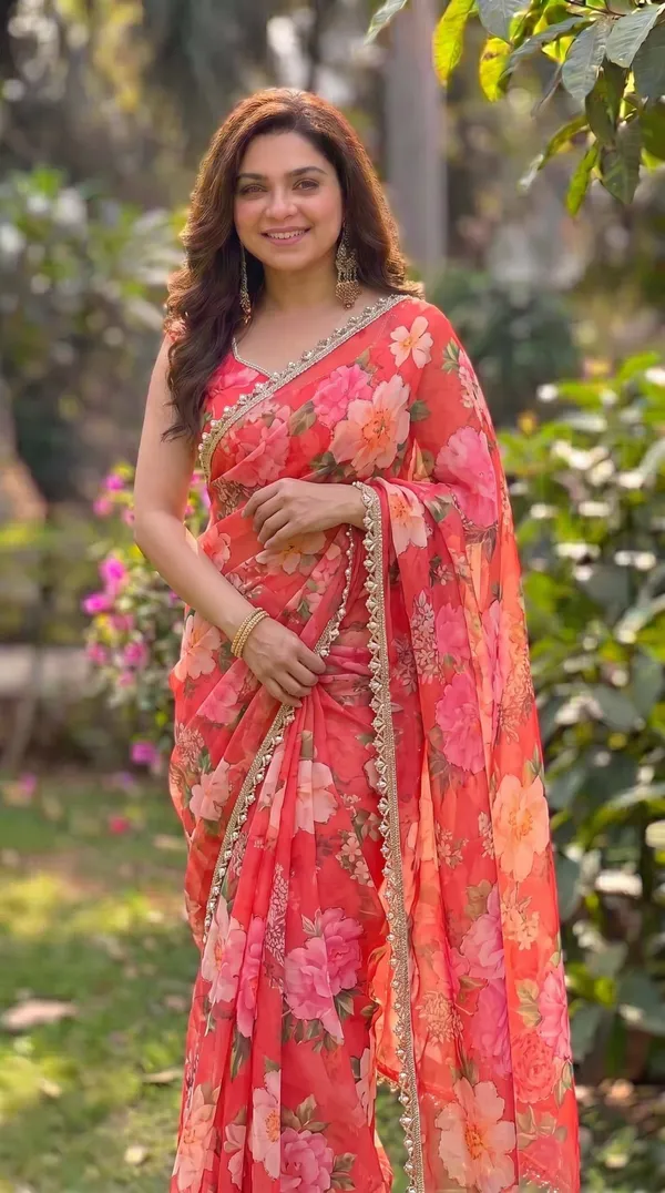 Coral_Rose_Garden_Digital_Print_Handwork_Saree_With_Heavy_Border_&_Blouse_Piece