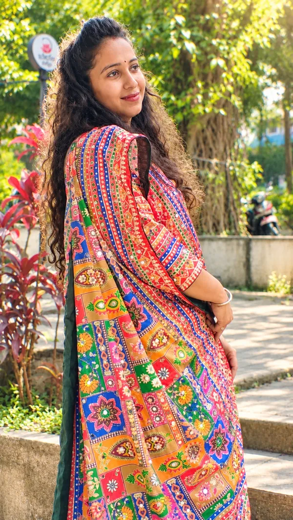 Rangachitra_Chinon_Silk_Saree_With_Mirror_Work_&_Blouse_Piece