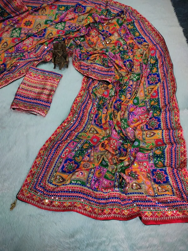 Rangachitra_Chinon_Silk_Saree_With_Mirror_Work_&_Blouse_Piece