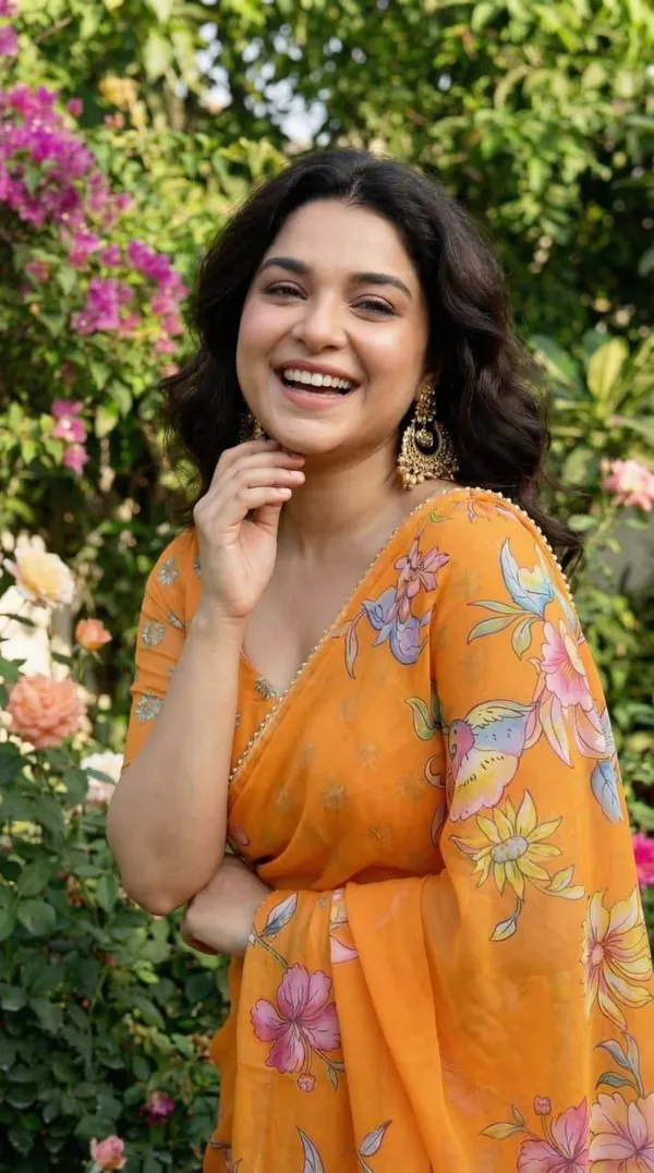 Orange_Floral_Georgette_Saree_With_Heavy_Border_&_Blouse_Piece