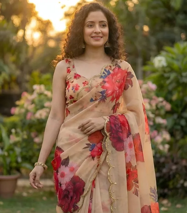 Beige_Georgette_Floral_Print_Hand_Work_Saree_With_Heavy_Border_&_Blouse_Piece