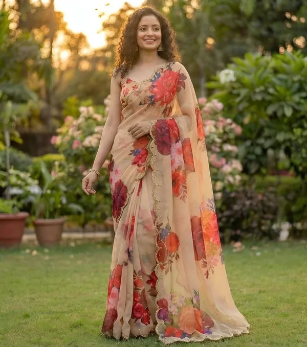 Beige_Georgette_Floral_Print_Hand_Work_Saree_With_Heavy_Border_&_Blouse_Piece