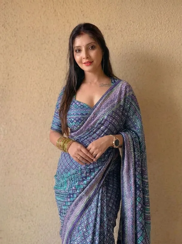 Indigo_Chevron_Chinon_Silk_Saree_With_Mirror_Work_&_Blouse_Piece