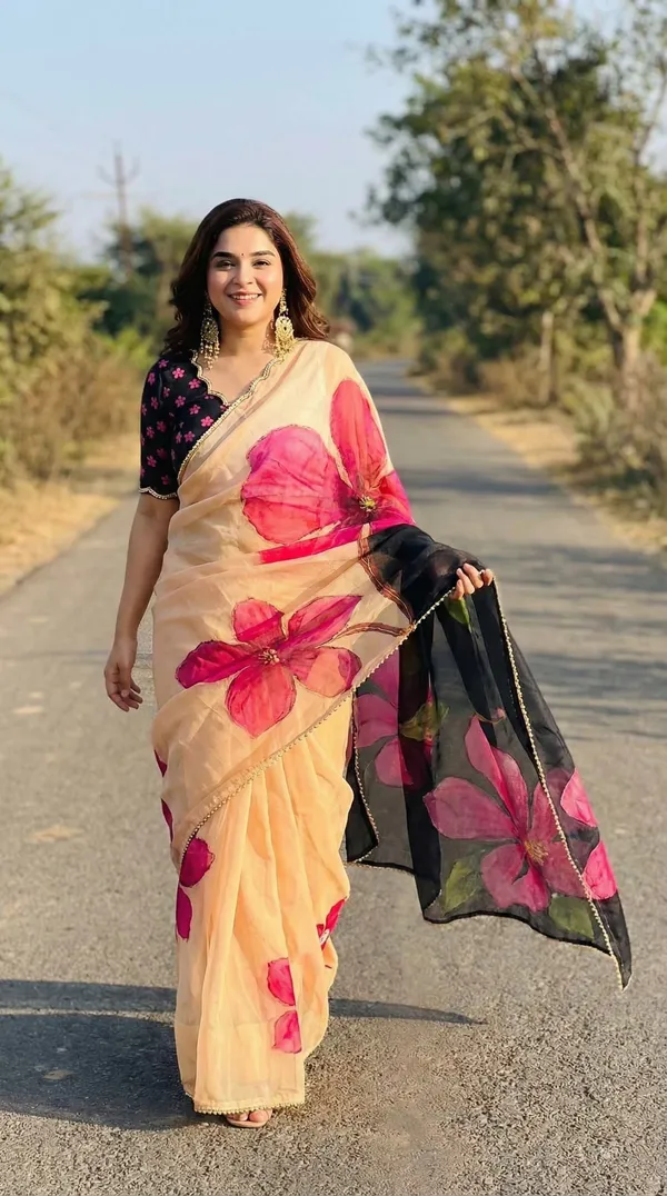 Peach_And_Black_Georgette_Floral_Print_Hand_Work_Saree_With_Heavy_Border_&_Blouse_Piece