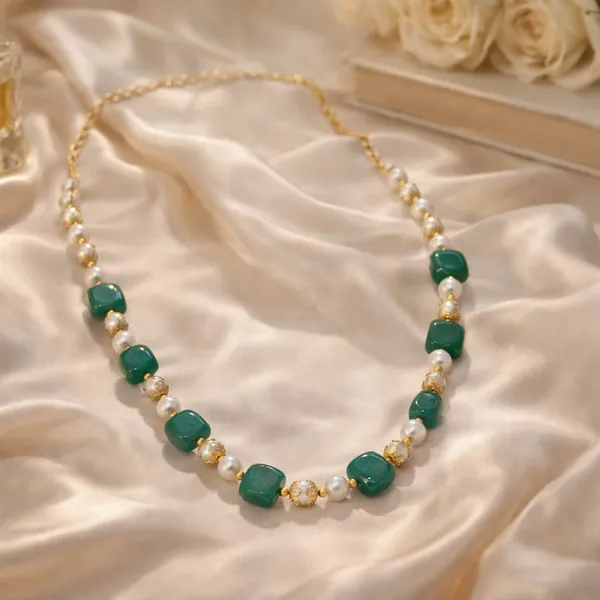 Green_Stone_Pearl_Gold_Chain_Necklace_For_Women
