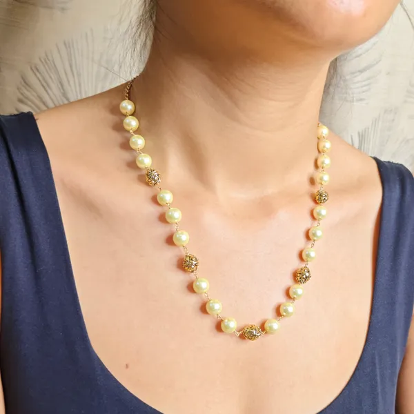 Gold_Tone_Pearl_Beaded_Necklace_With_Decorative_Accents_For_Women
